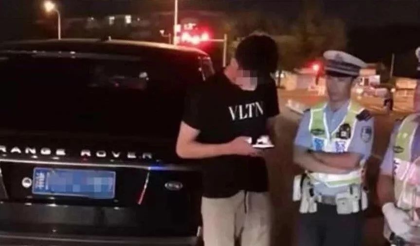 B体育官网- 法兰克福边锋涉嫌酒驾被停赛，俱乐部罚款 internally  